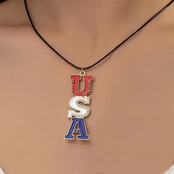 American Flag USA Pendant Necklace with Crystal Rhinestone - Gold Tone - Picture 2 of 2